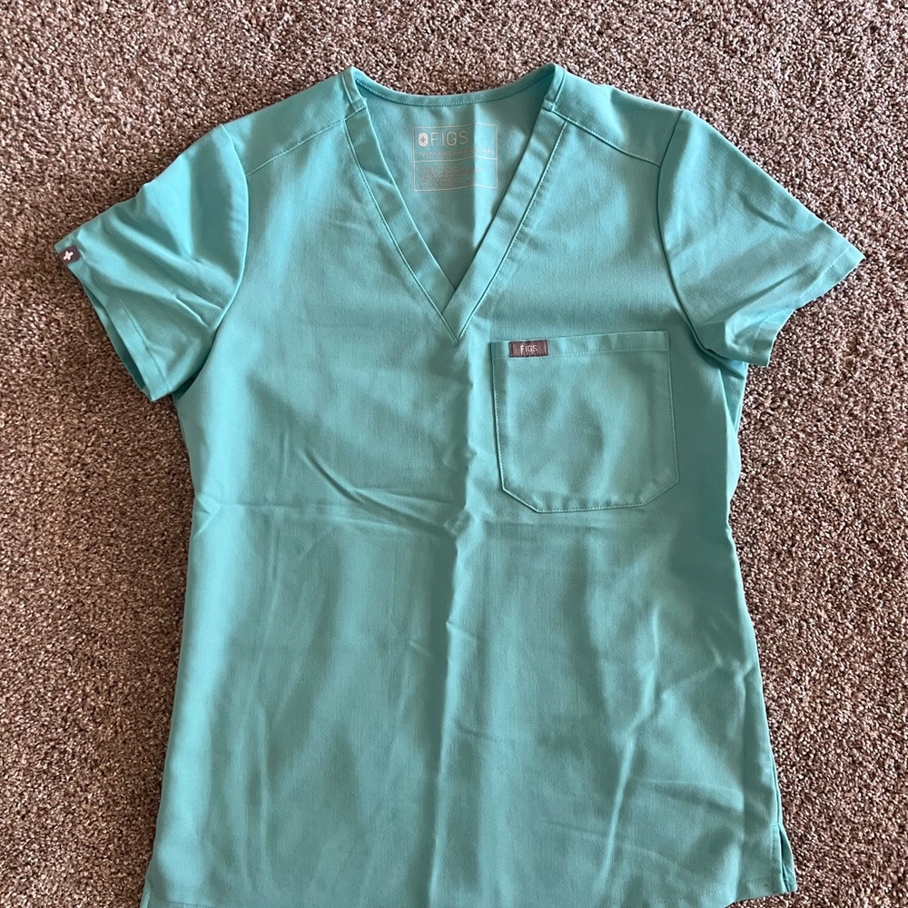 FIGS Women's Aqua Top